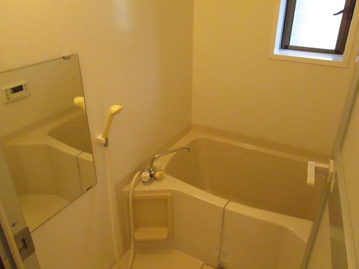 Bath.  ☆ Add-fired ・ Bathroom with a window ☆ 