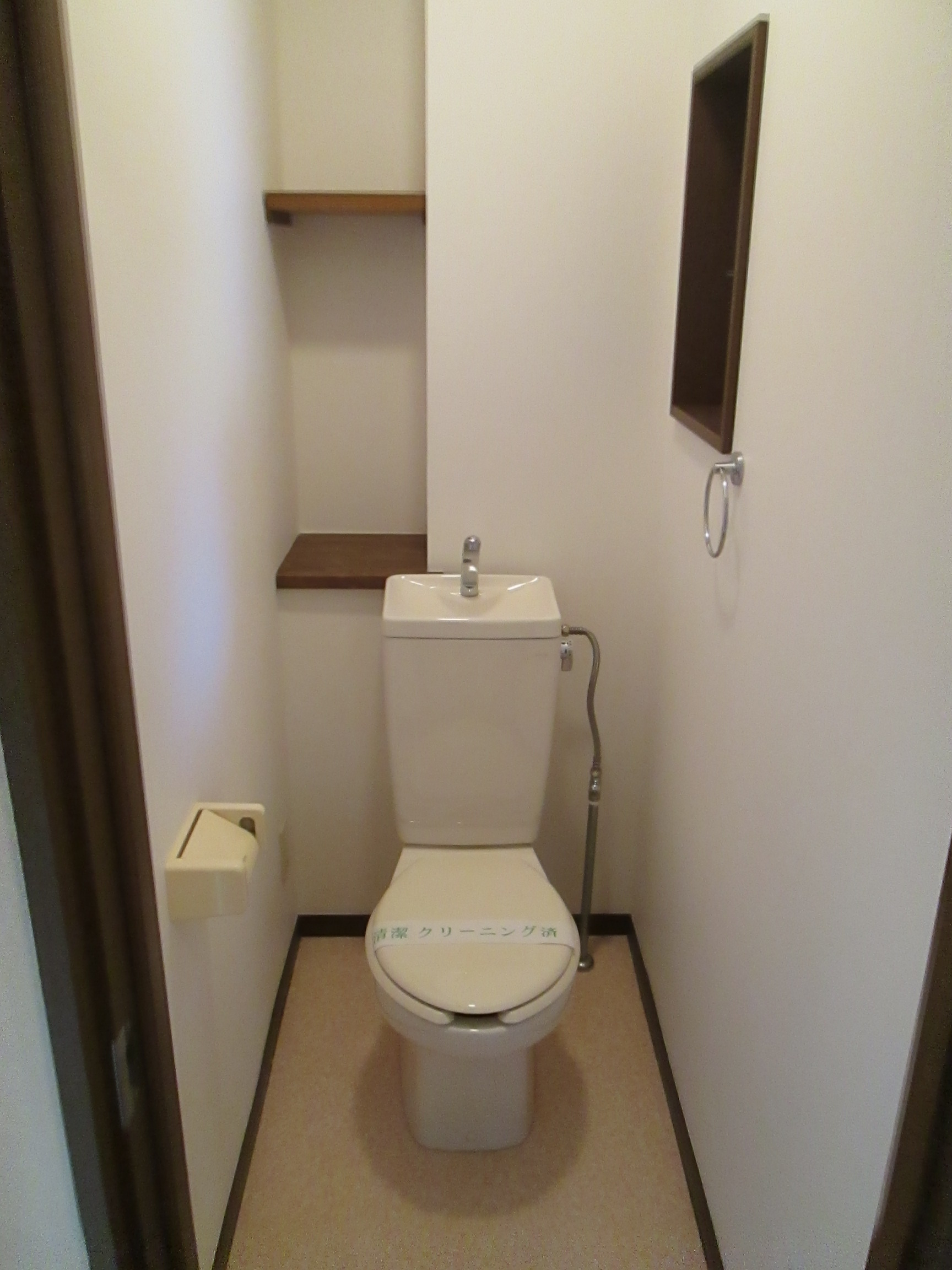 Toilet. Receipt ・ Toilet with a window