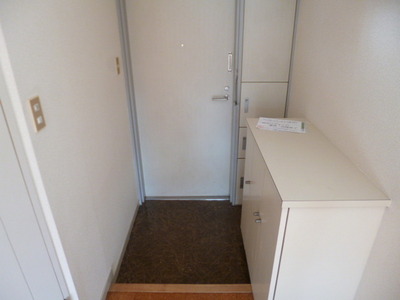 Entrance.  ☆ It comes with a shoe box ☆ 