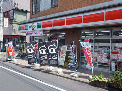 Convenience store. 377m until Thanksgiving (convenience store)