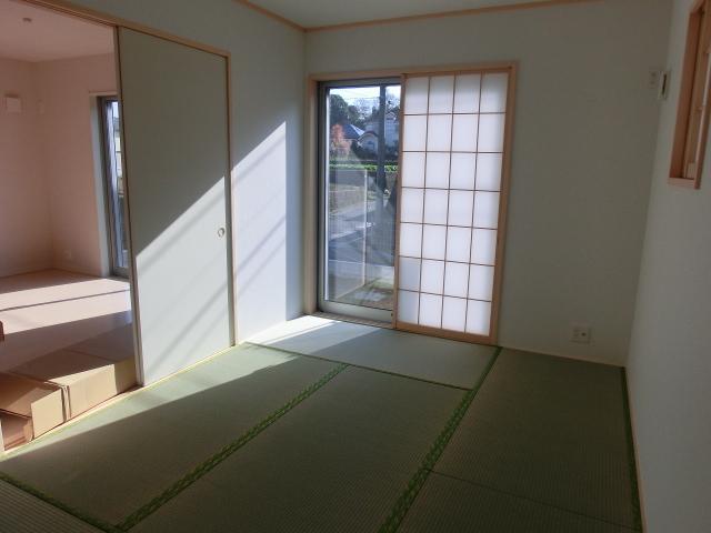 Non-living room. 1 Building