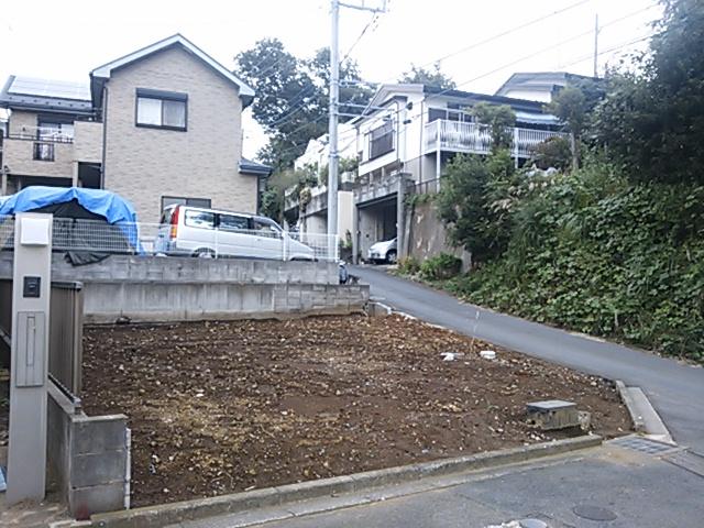 Local photos, including front road. Local (12 May 2013) Shooting