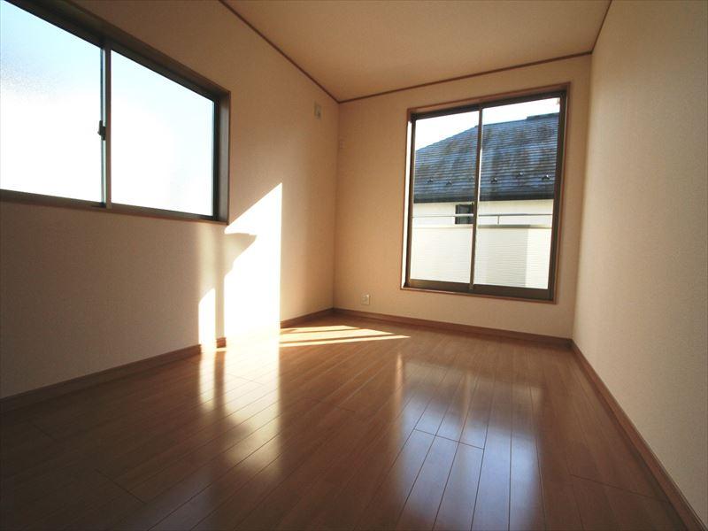 Same specifications photos (Other introspection). Same specifications