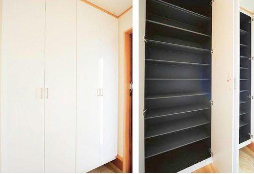 Entrance. Example of construction