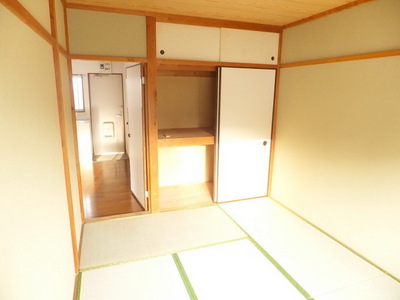 Living and room. Clean also the room in storage spread