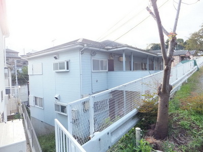 Building appearance. It is a quiet residential area