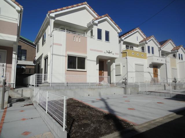 Local appearance photo. Building 2