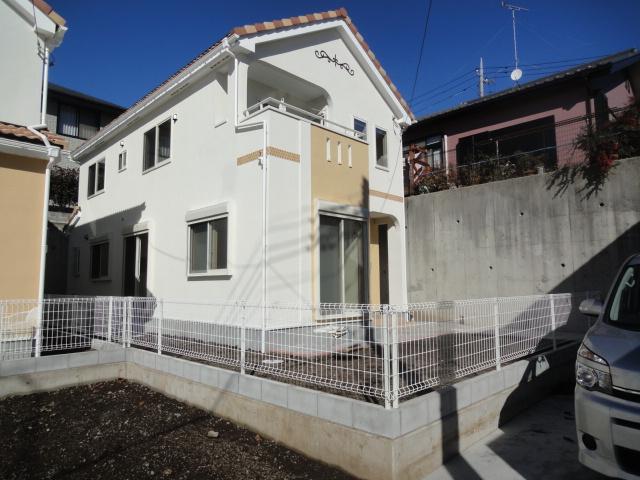 Local appearance photo. 6 Building