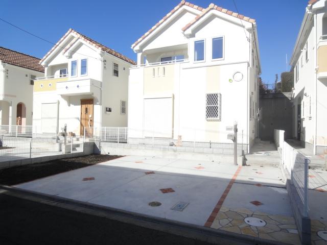 Local appearance photo. 4 Building