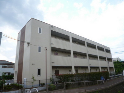 Building appearance. Is a quiet environment