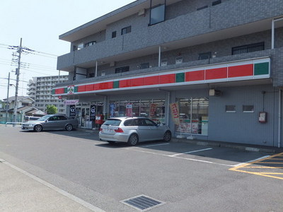 Convenience store. 400m until Thanksgiving (convenience store)
