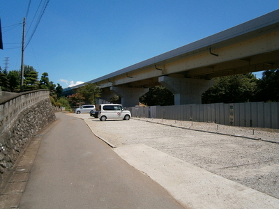 Parking lot. Off-site parking (about 50m)