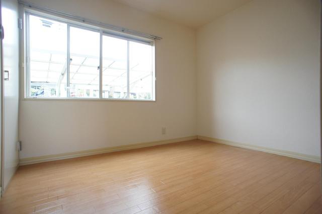 Living and room. Earthquake in Sekisui House construction, Refractory is also safe! !