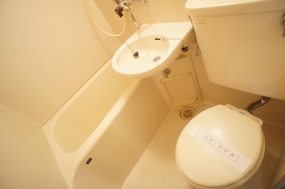 Bath. It is easy 3-point unit of cleaning.