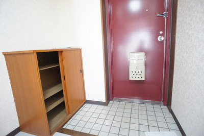 Other Equipment. With large cupboard! You can hold the shoes a lot.