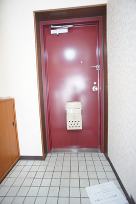 Entrance. Refreshing at any time is the entrance because there is a shoebox.