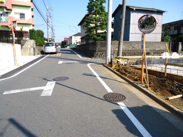 Local photos, including front road. Adjacent road