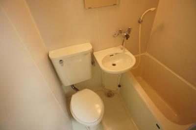 Toilet. 3-point unit ☆ Cleaning is also a breeze