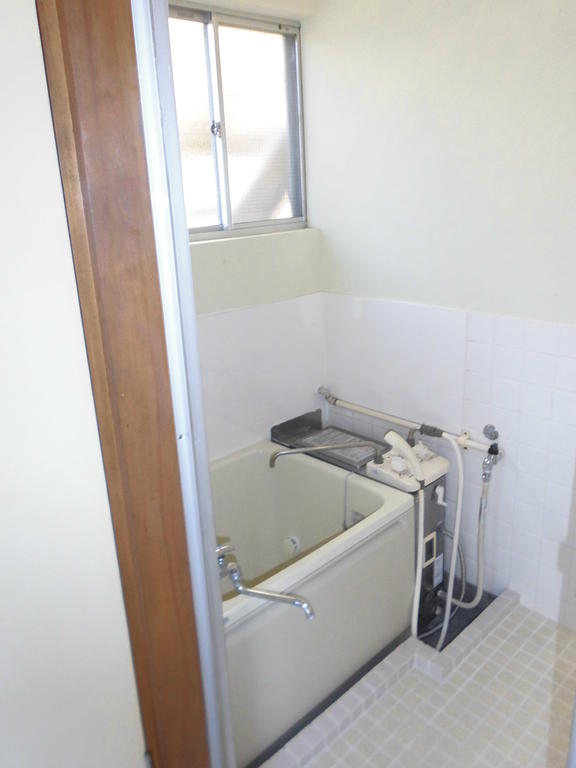 Bath. Reference photograph ・ Same building equipment