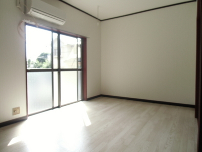 Living and room. Bright room where the white-toned!