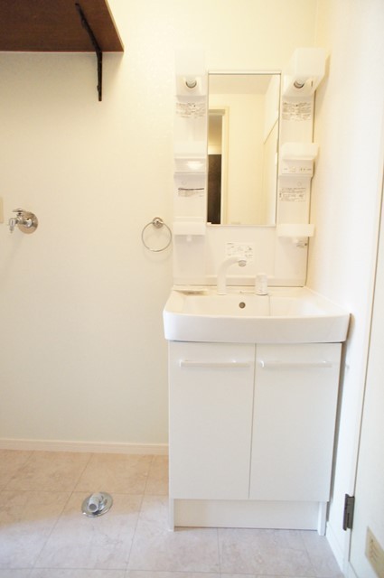 Washroom. Exchange did the wash basin in 2014