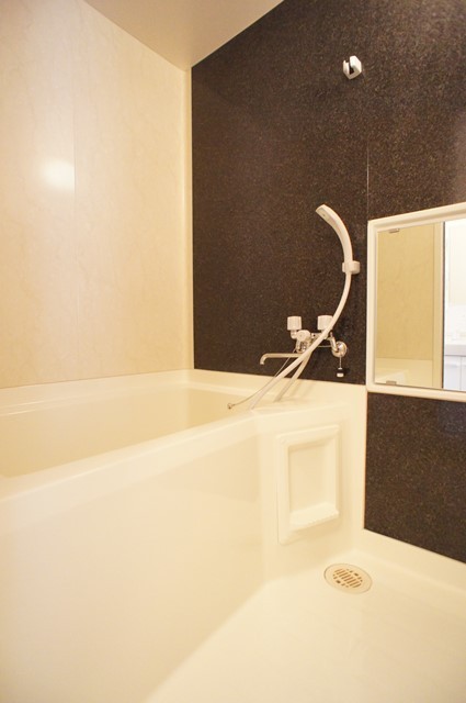 Bath. Spacious bath is popular! Also take daily tired! !