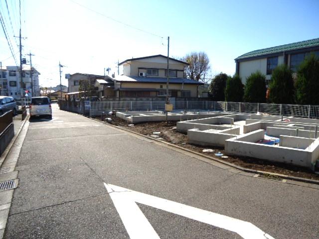 Local photos, including front road. Wide front road of width 5m