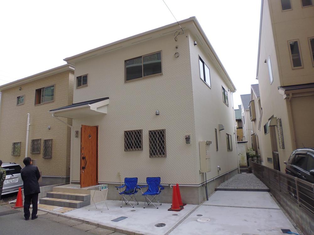 Local appearance photo. 1 Building