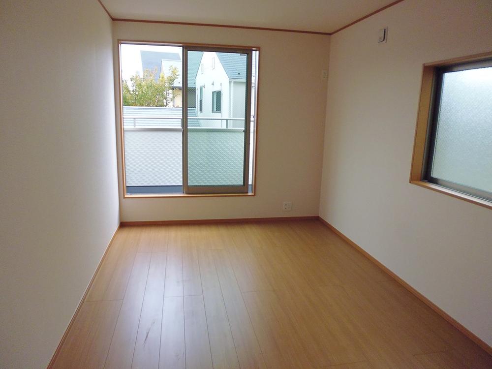 Non-living room. 1 Building