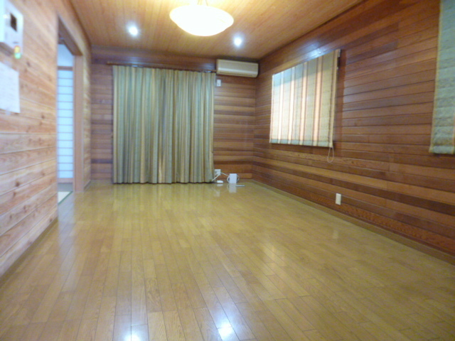 Other room space.  ☆ Living-dining space ☆