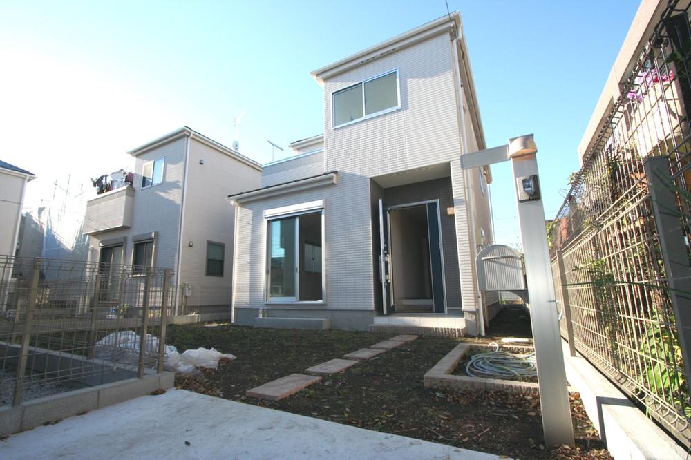 Local appearance photo. Local (12 May 2013) Shooting