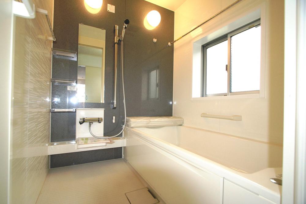 Bathroom. Local (12 May 2013) Shooting