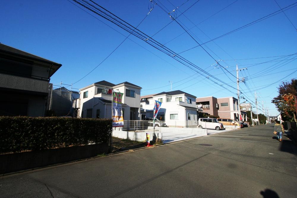 Local photos, including front road. Local (12 May 2013) Shooting