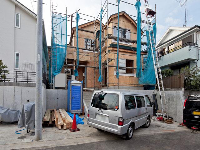 Local photos, including front road. In one house a quiet residential area nestled in the hill, Car does not pass rarely, We recommend to families with small children come. Local (12 May 2013) Shooting