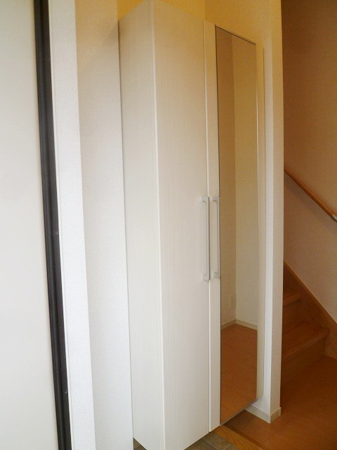 Receipt. There are shoe box with a full-length mirror