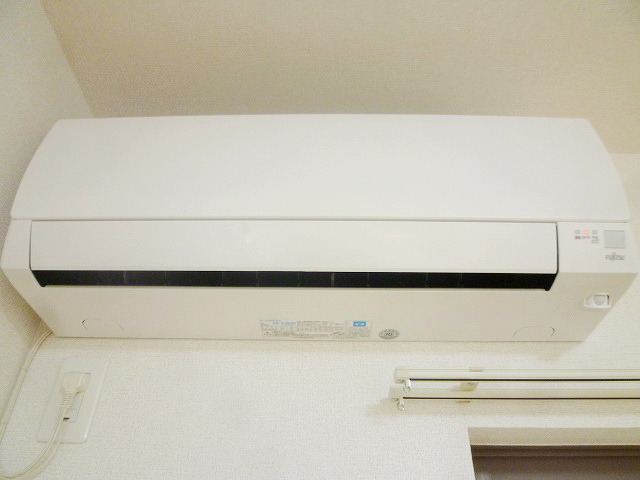 Other. Air conditioning is equipped with 1 groups