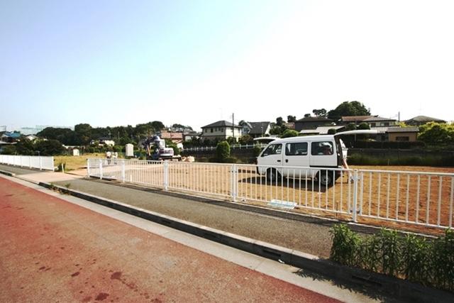 Local photos, including front road. Local (August 2013) Shooting