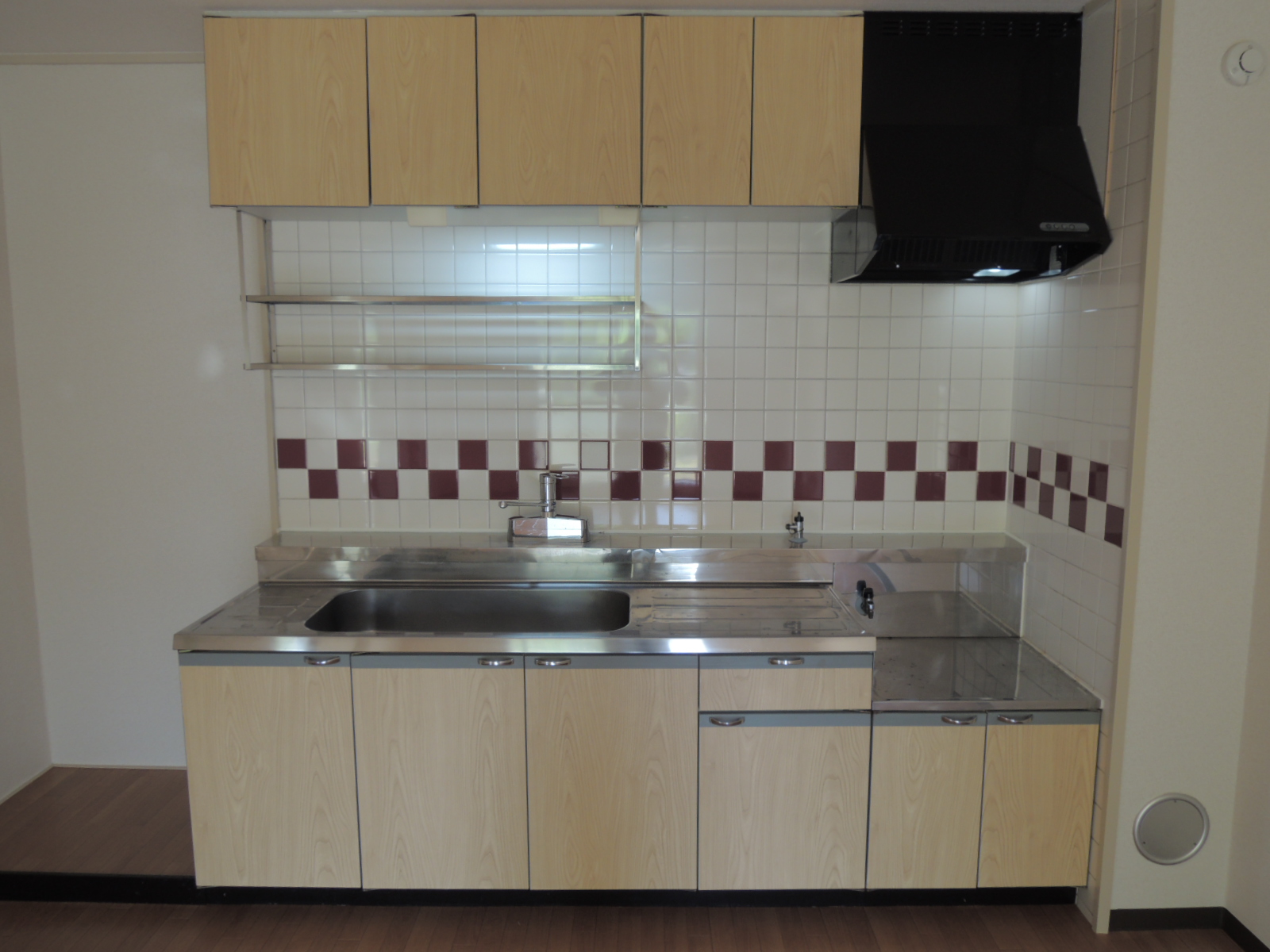 Kitchen. Gas stove correspondence