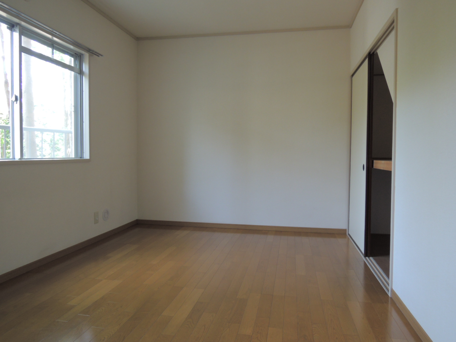 Living and room. 1F Western style room