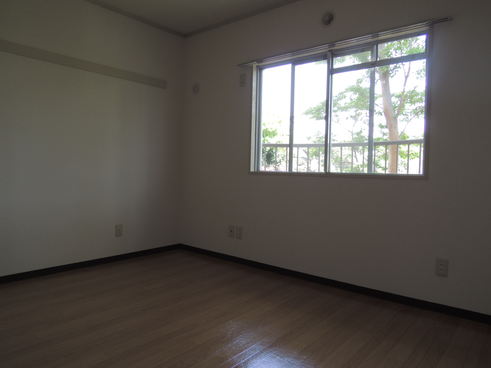 Living and room. 2F Western style room