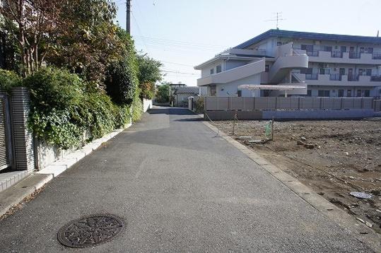 Local photos, including front road. Frontal road