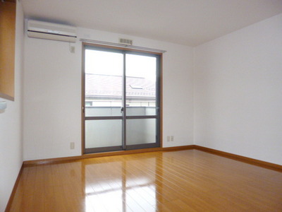 Living and room. Day is good the second floor of the Western-style