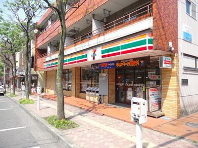 Convenience store. 777m to Seven-Eleven (convenience store)