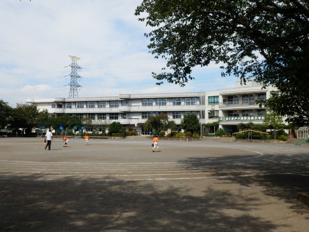 Primary school. Fuchinobe 956m east to elementary school (elementary school)
