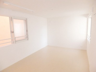 Other room space. Bright corner room dihedral daylight