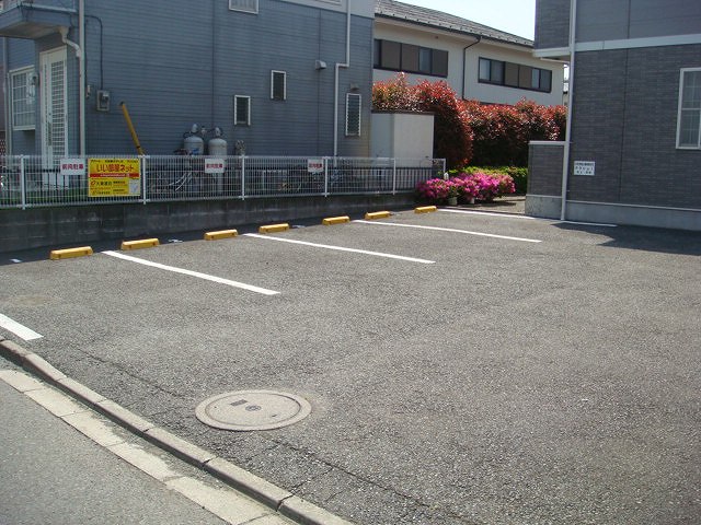 Other. 0m to on-site parking (Other)