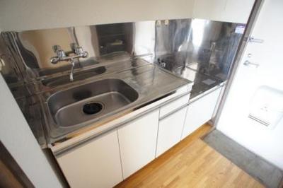 Kitchen. Gas stove installation Allowed ☆