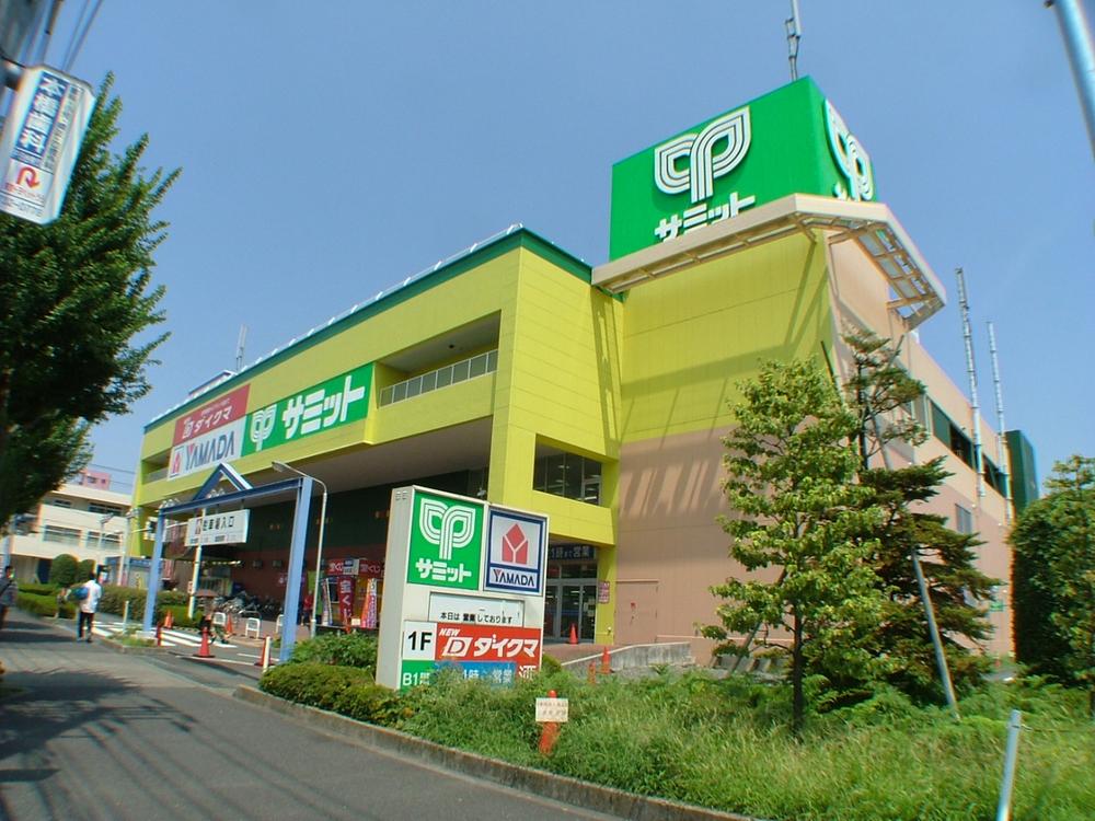 Supermarket. 1000m to Summit