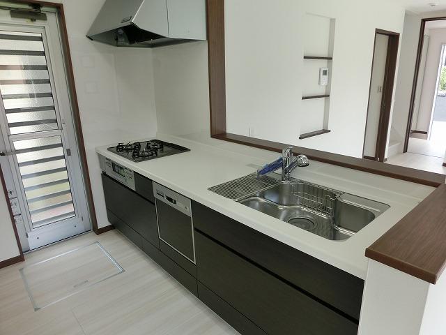 Kitchen. This face-to-face kitchen with Ease of Use.