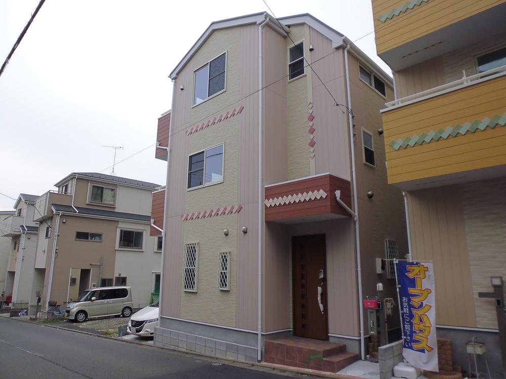 Local appearance photo. 1 Building